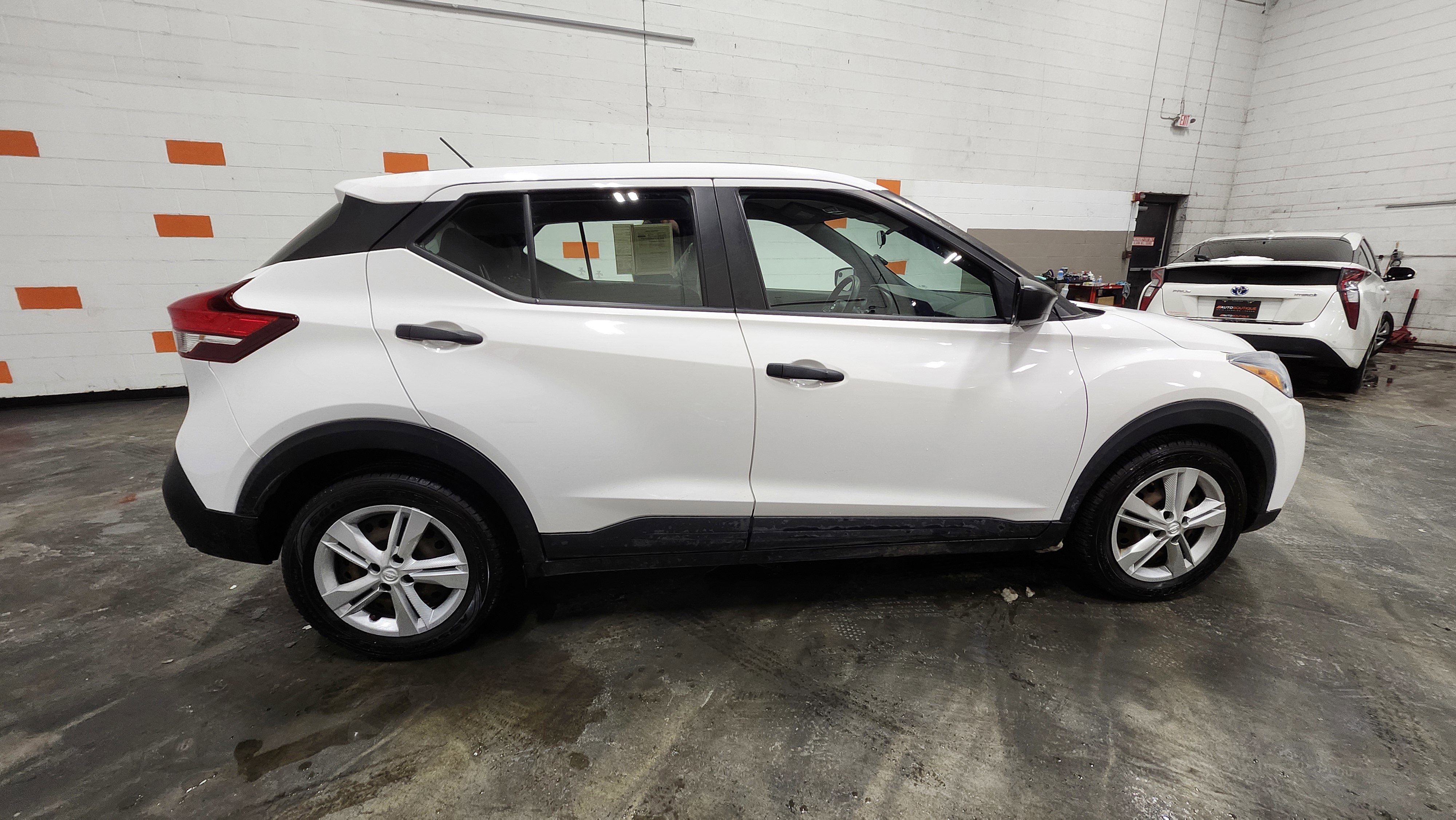 Used 2020 Nissan Kicks S image 17