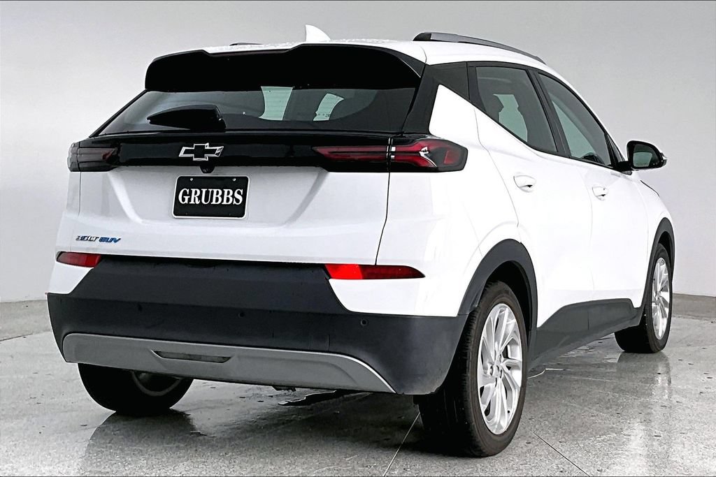 Used 2023 Chevrolet Bolt EUV LT w/ Driver Confidence Package FWD image 2