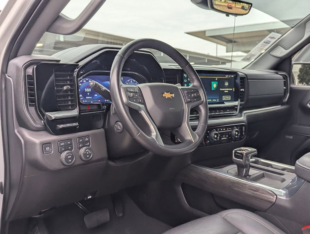 Certified 2022 Chevrolet Silverado 1500 LTZ w/ LTZ Premium Package AWD/4WD image 4