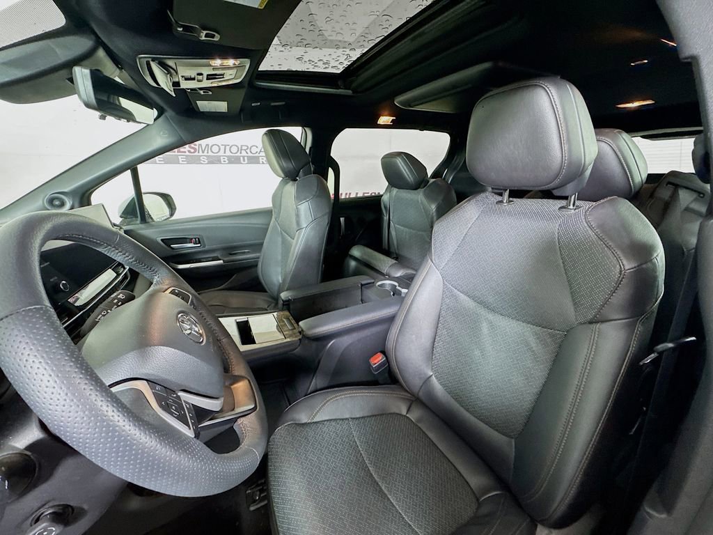 Used 2025 Toyota Sienna Platinum image 20