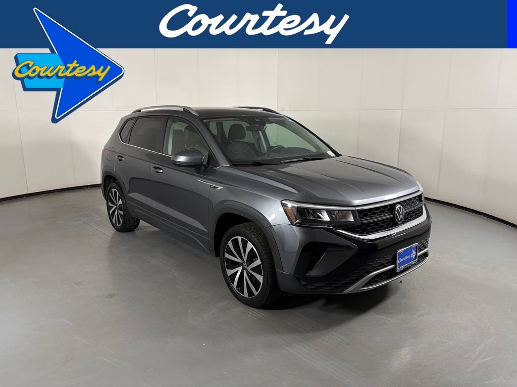 Used 2024 Volkswagen Taos SE FWD image 1
