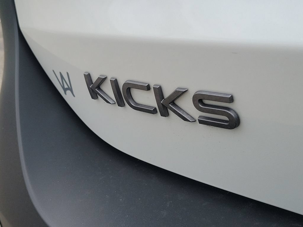 Used 2025 Nissan Kicks SR AWD/4WD image 6
