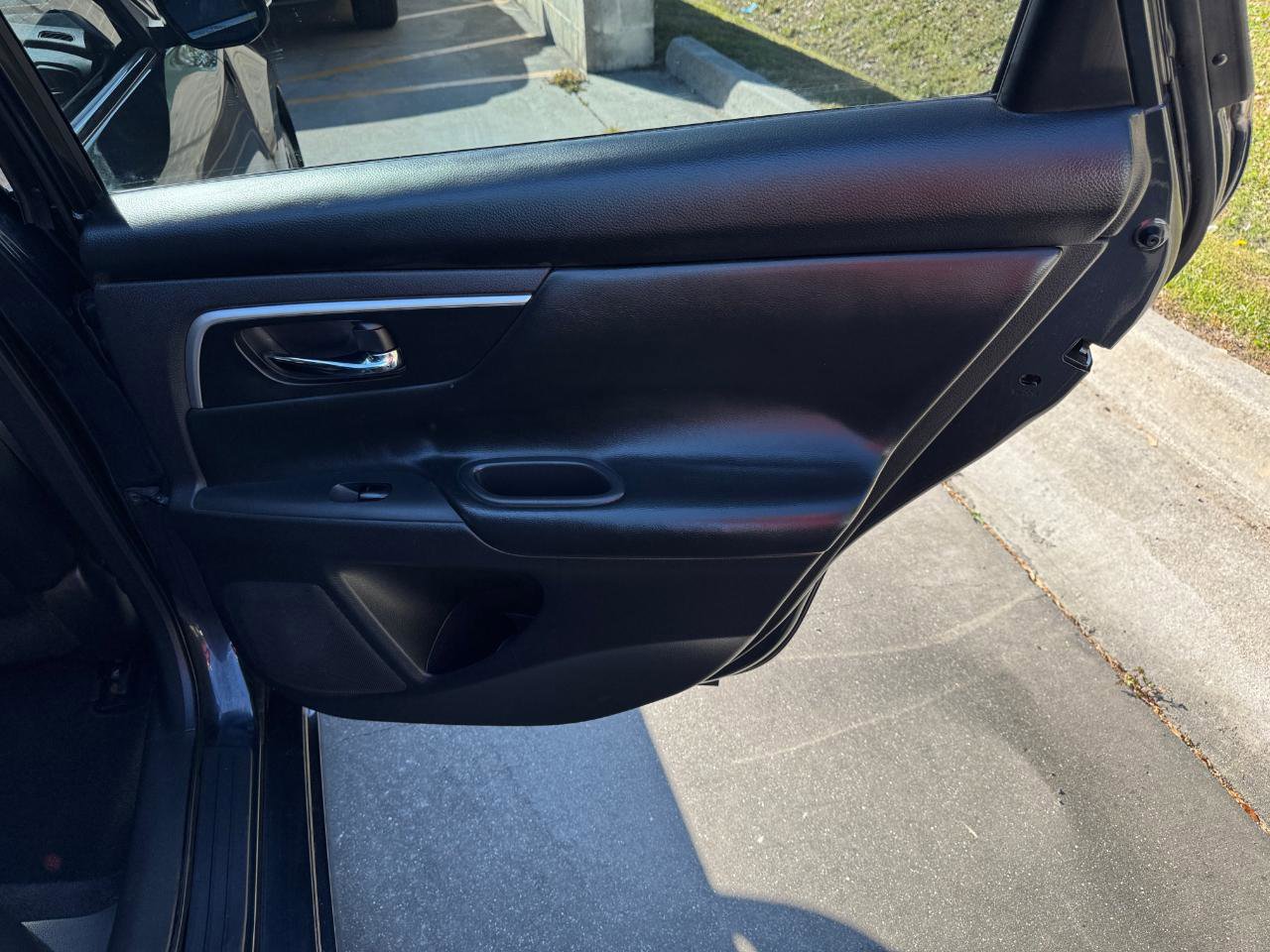 Used 2016 Nissan Altima 2.5 SL w/ 2.5 Technology Package FWD image 11