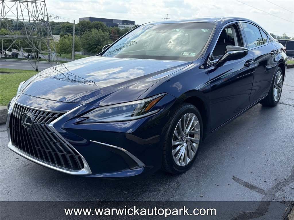 Used 2023 Lexus ES 300h Ultra Luxury w/ Accessory Package (Z1) FWD image 3