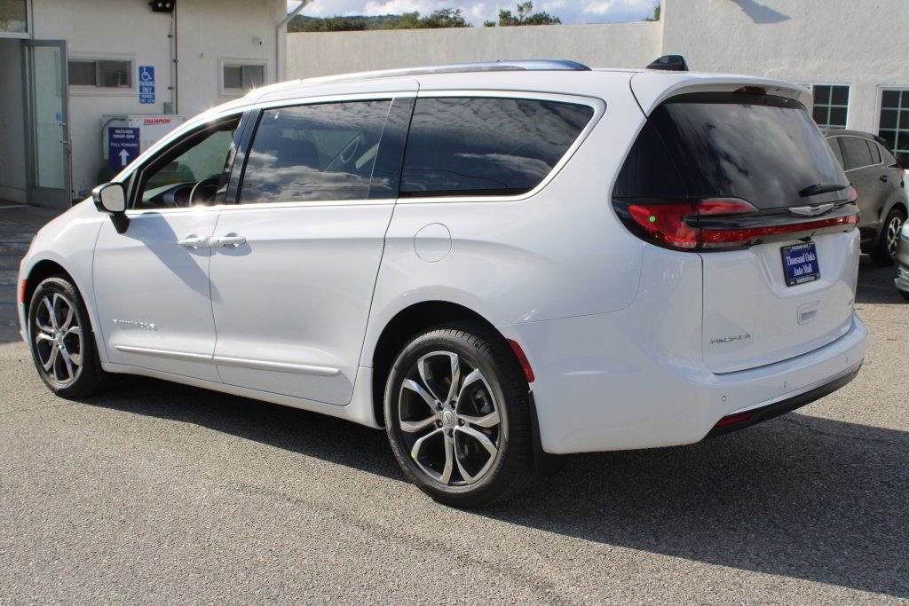 New 2026 Chrysler Pacifica Pinnacle image 6