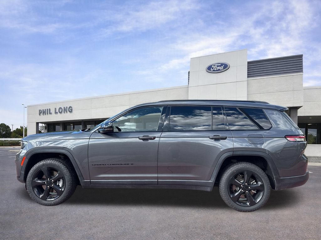 Used 2023 Jeep Grand Cherokee L Laredo AWD/4WD image 4