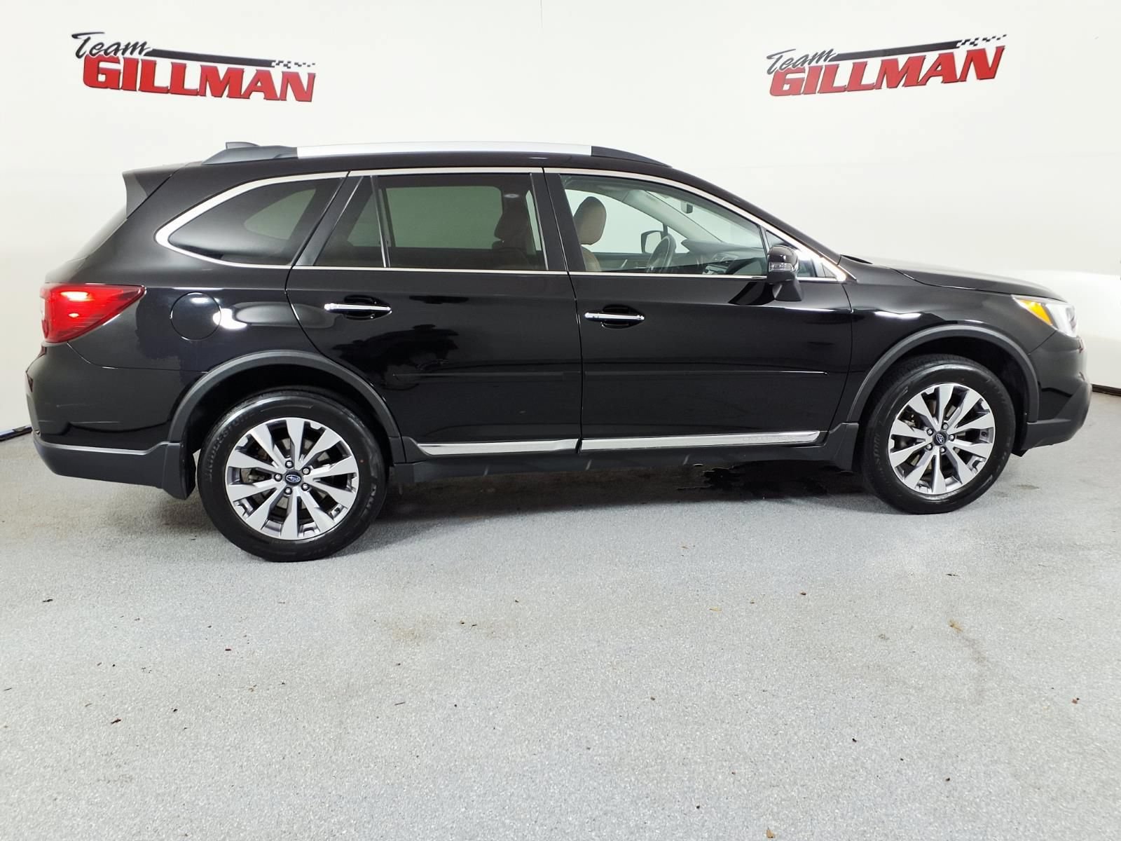 Used 2017 Subaru Outback 2.5i Touring w/ Popular Package #5A AWD/4WD image 2