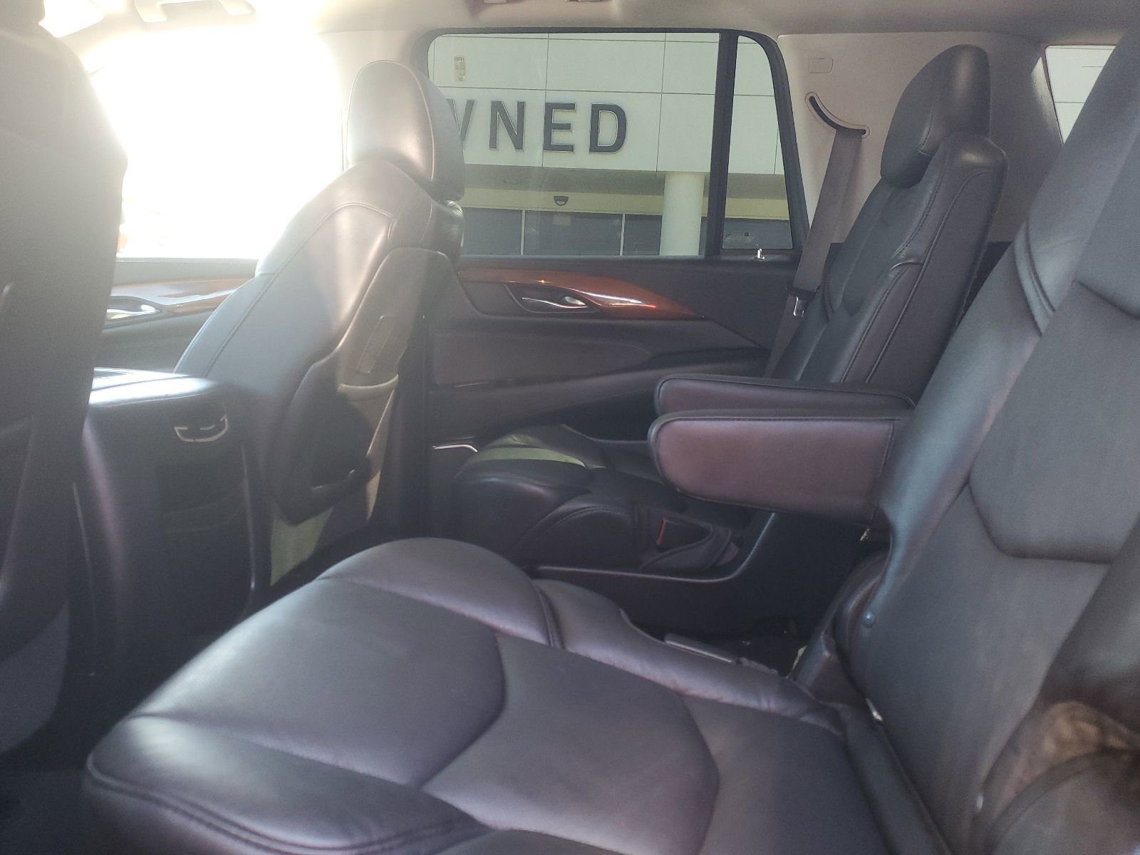 Used 2016 Cadillac Escalade Luxury image 12