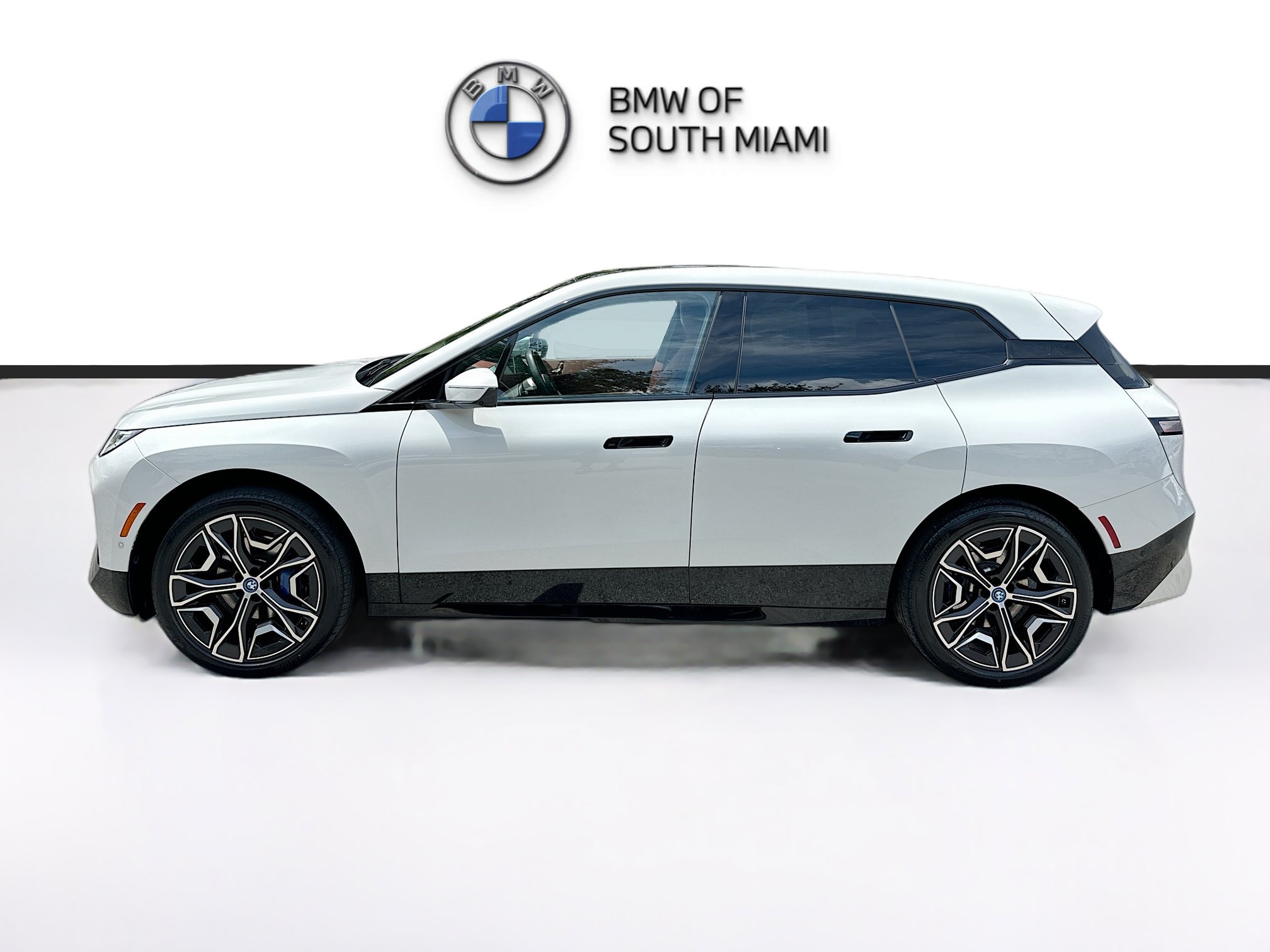 Used 2025 BMW iX xDrive50 AWD/4WD image 4