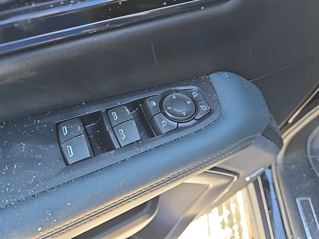 Used 2025 GMC Yukon XL AT4 w/ AT4 Premium Package image 6