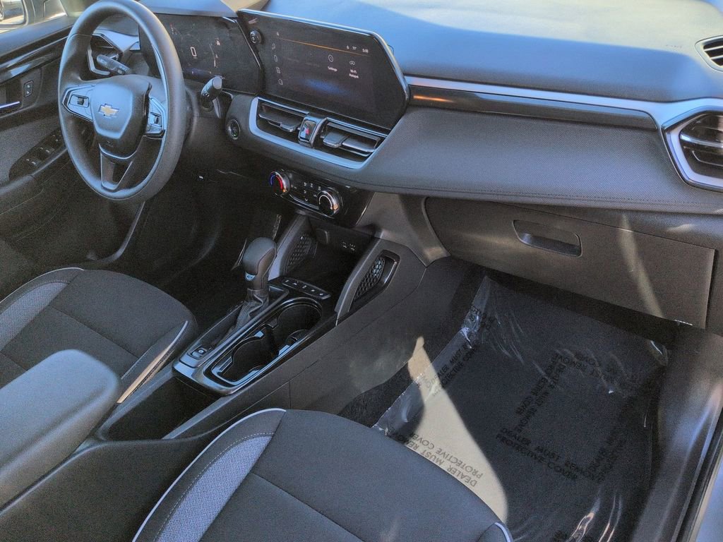 Used 2025 Chevrolet TrailBlazer LT FWD image 32