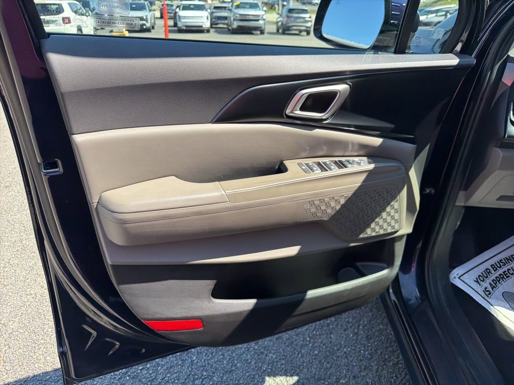 Certified 2025 Kia Carnival image 10