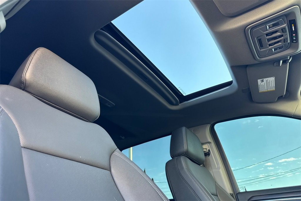 Used 2024 GMC Sierra 2500 SLT w/ SLT Premium Package image 16