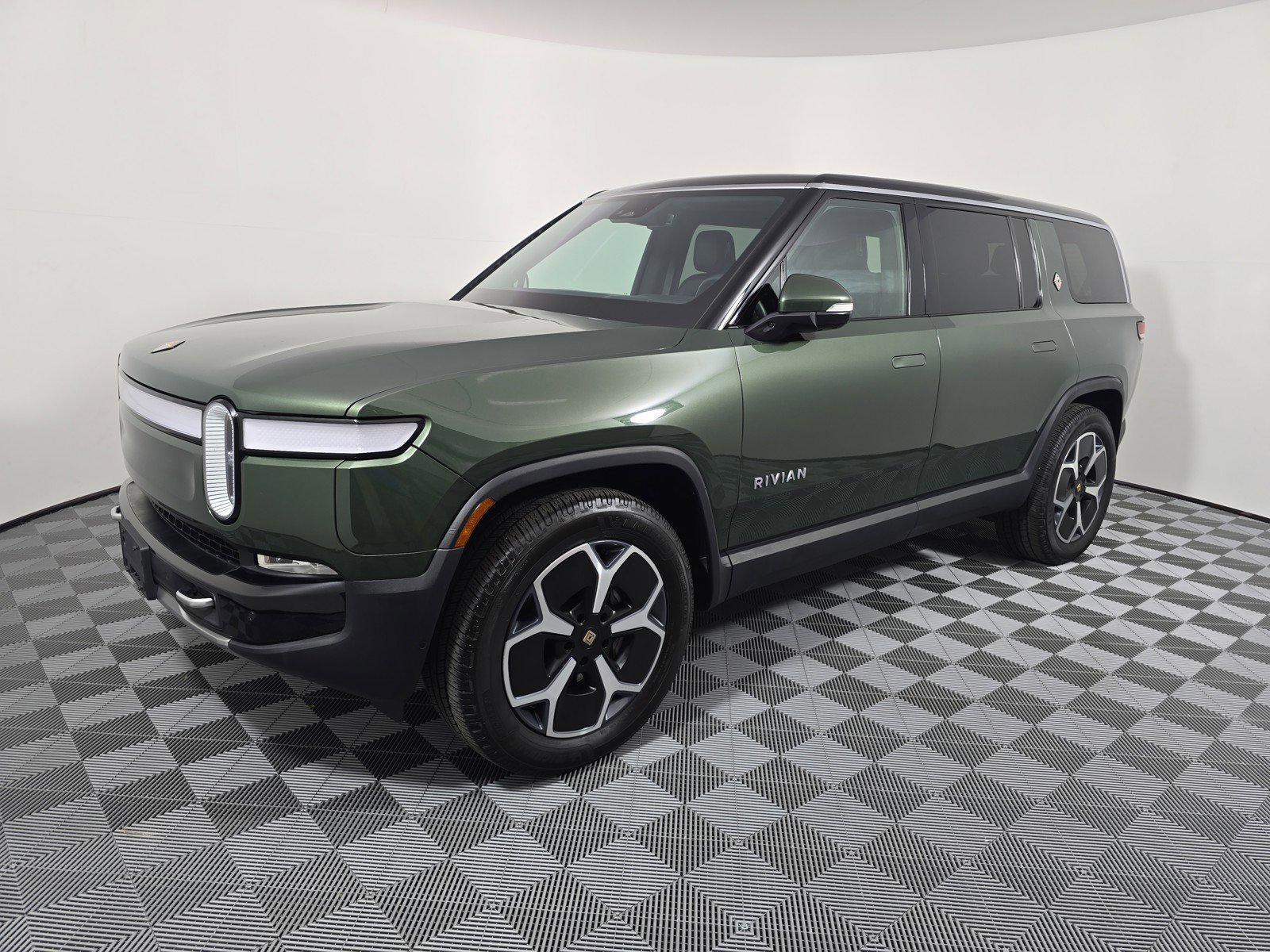 Used 2024 Rivian R1S Adventure