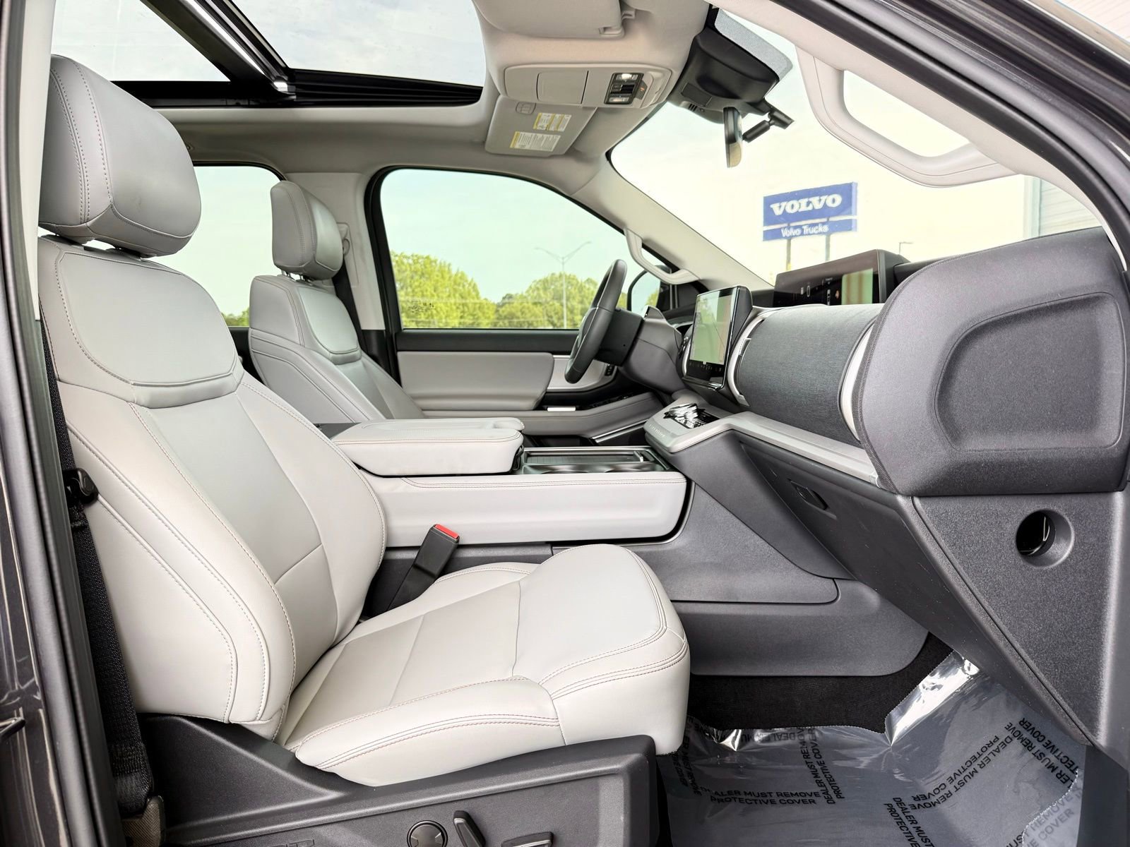 Used 2025 Ford Expedition Active image 32