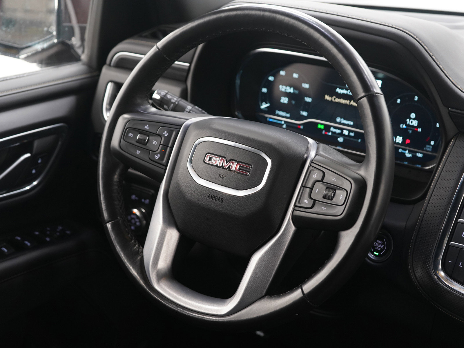 Used 2022 GMC Yukon XL SLT w/ SLT Luxury Package image 17