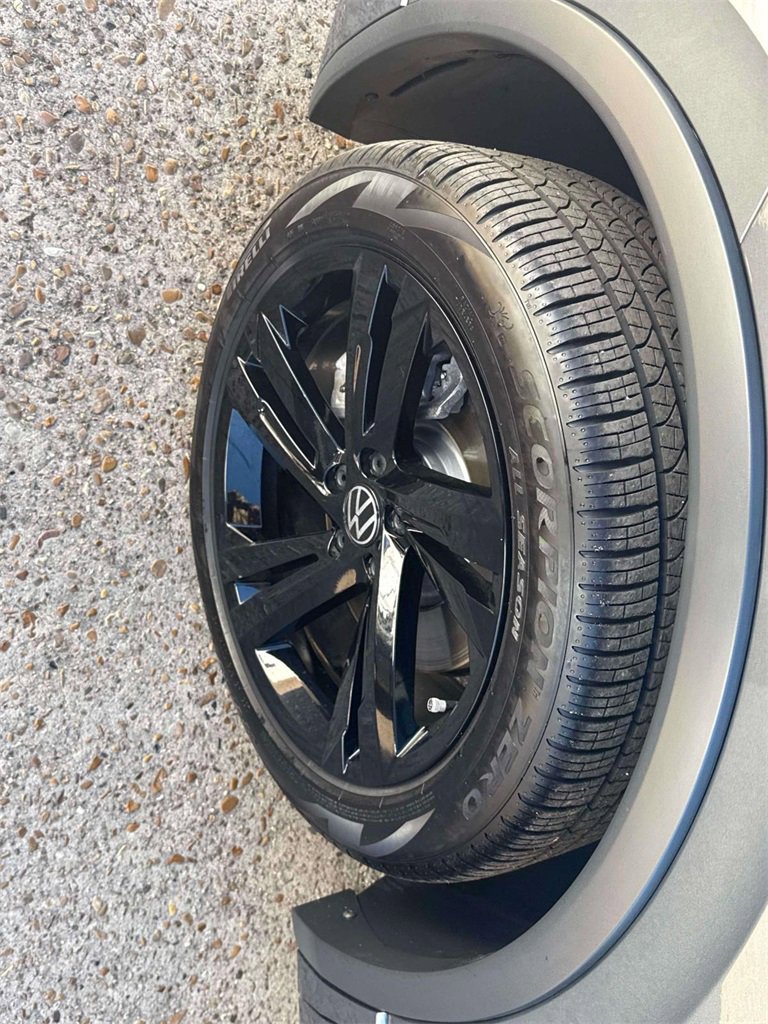 Used 2024 Volkswagen Tiguan SE R-Line image 6