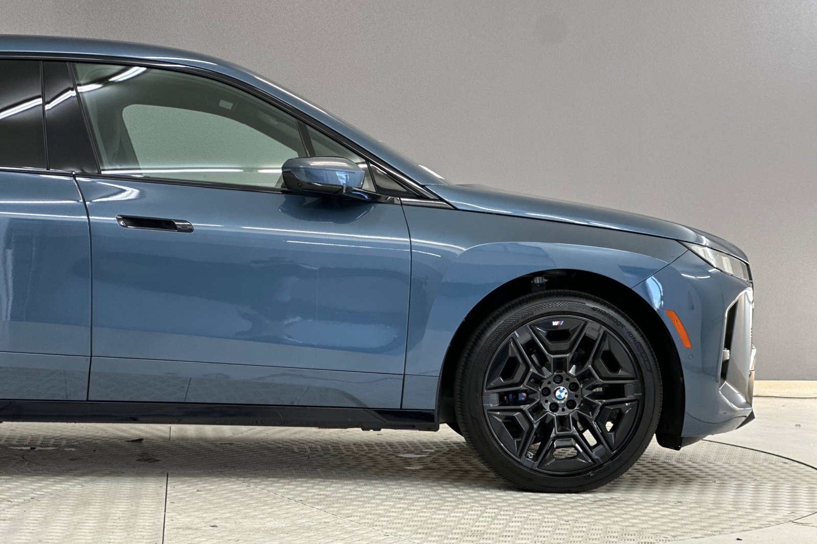 Used 2026 BMW iX xDrive60 w/ M Sport Package AWD/4WD image 36