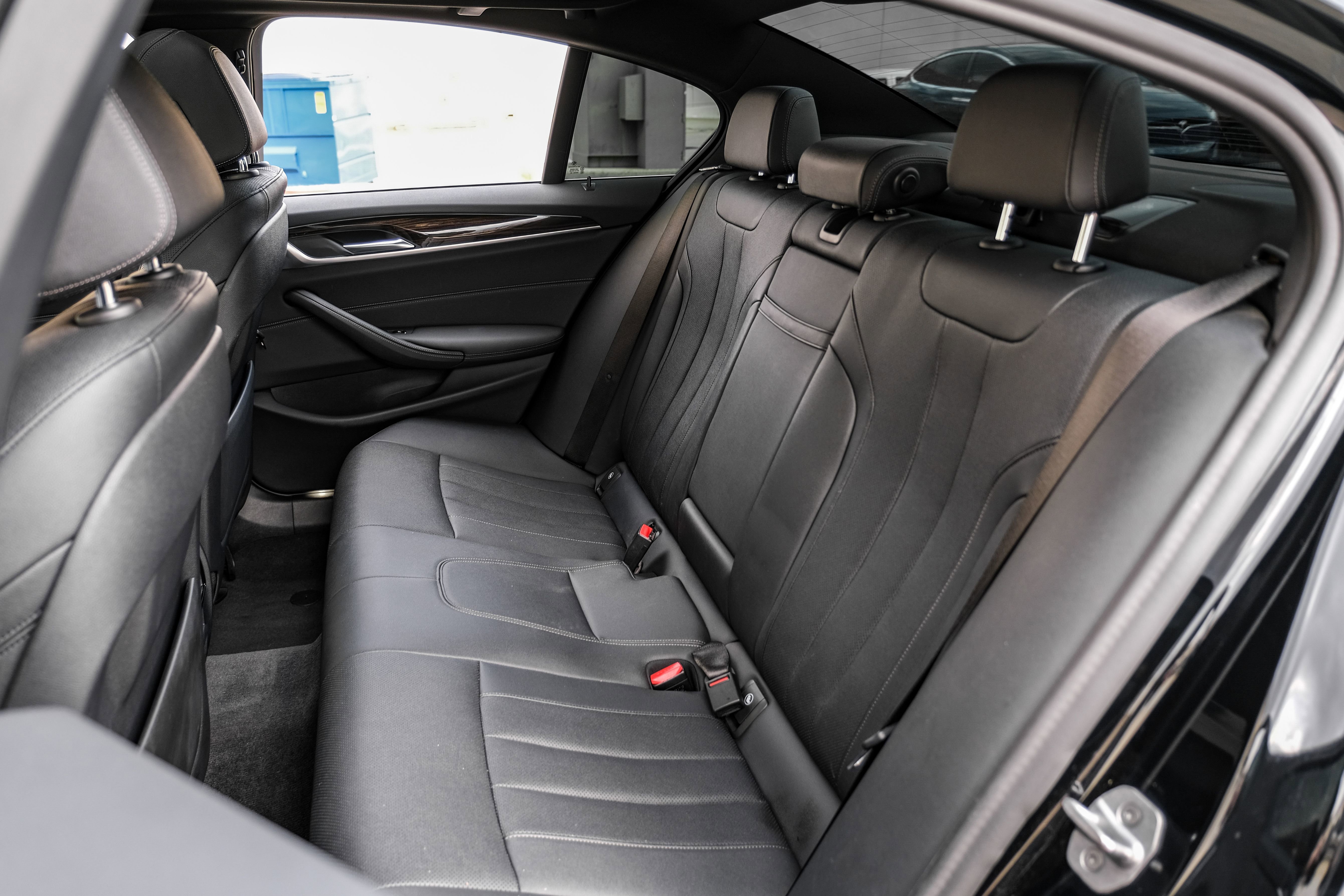 Used 2021 BMW 540i w/ Convenience Package image 38