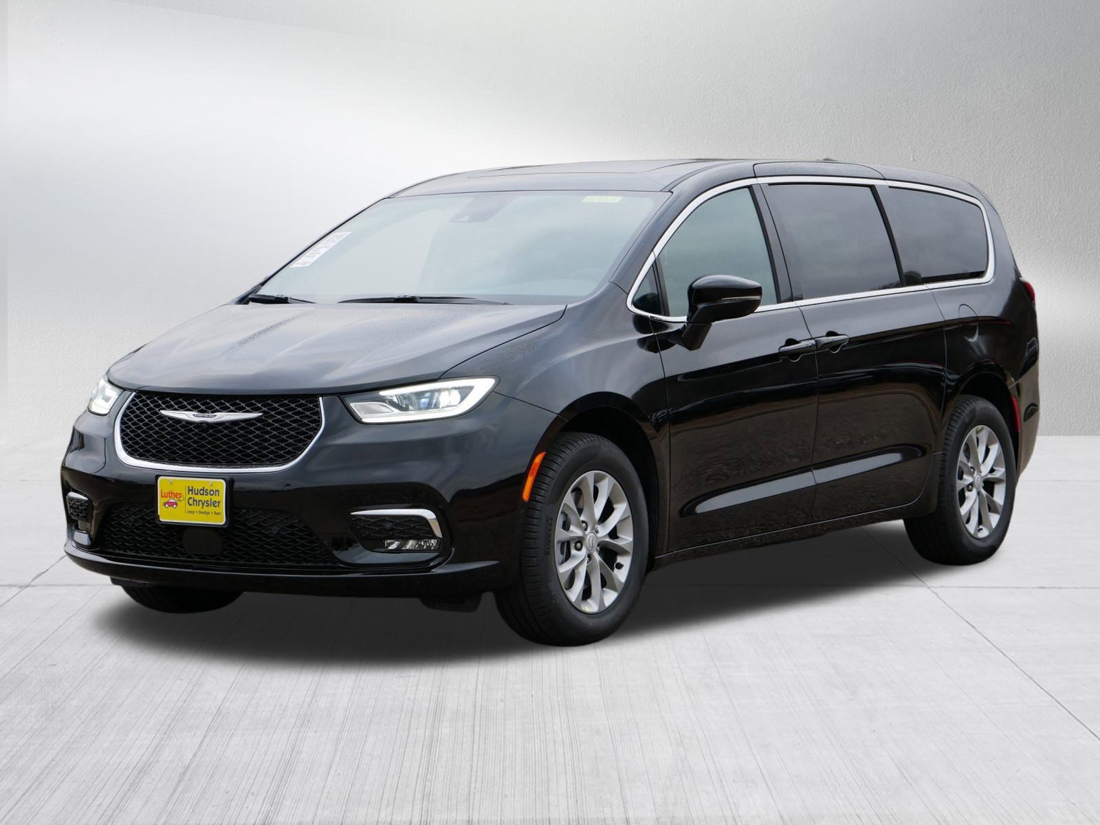New 2026 Chrysler Pacifica Select image 4