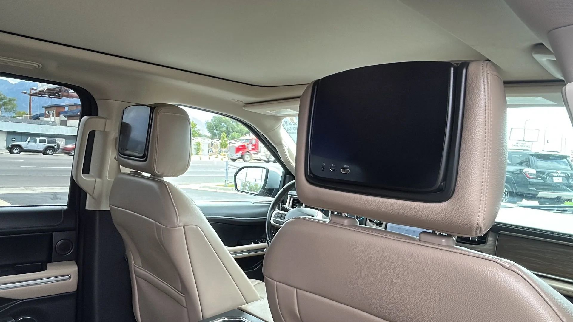 Used 2023 Ford Expedition Limited image 19