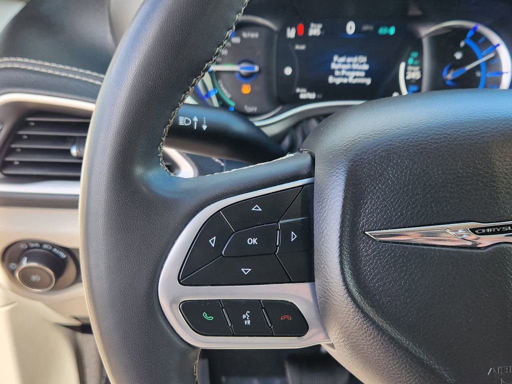 Used 2022 Chrysler Pacifica Touring-L w/ Uconnect Theater Family Group image 16
