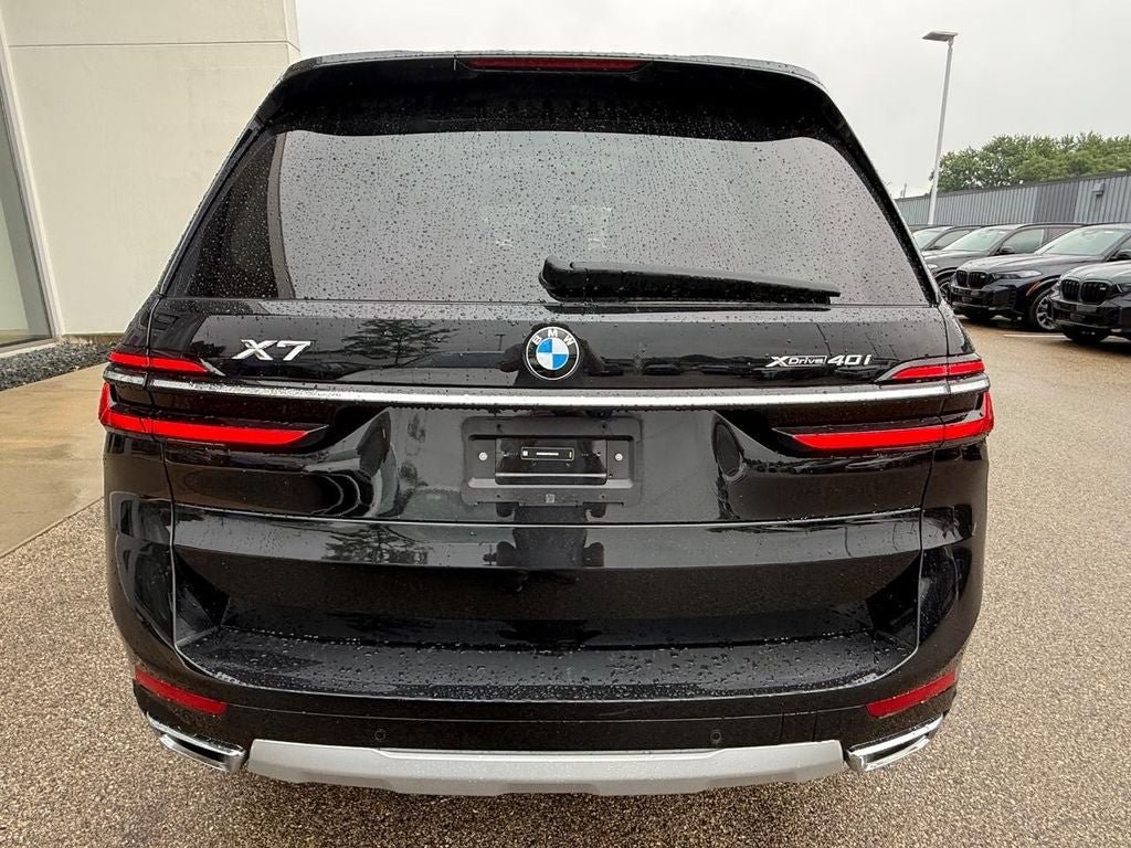 Used 2025 BMW X7 xDrive40i AWD/4WD image 4