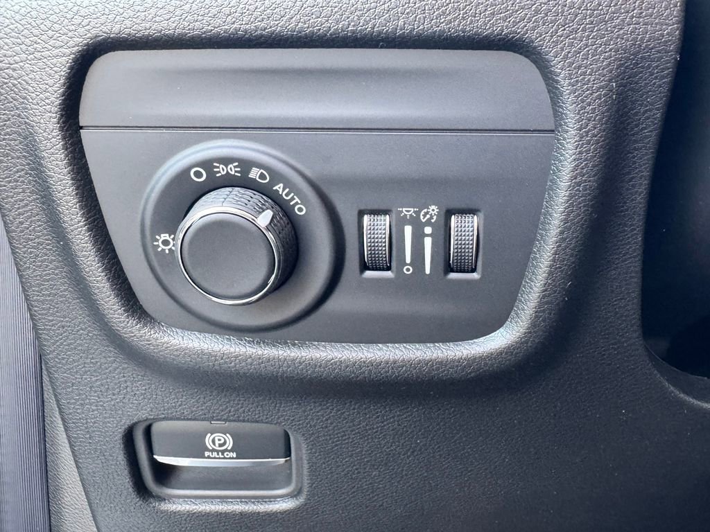 New 2026 Jeep Grand Cherokee Altitude AWD/4WD image 24