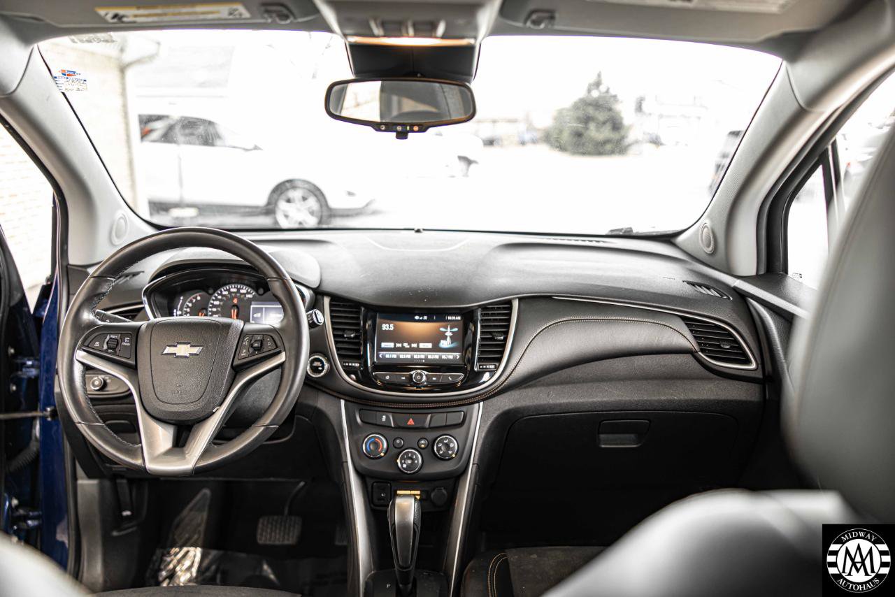 Used 2017 Chevrolet Trax LT w/ Sun & Sound Package image 21