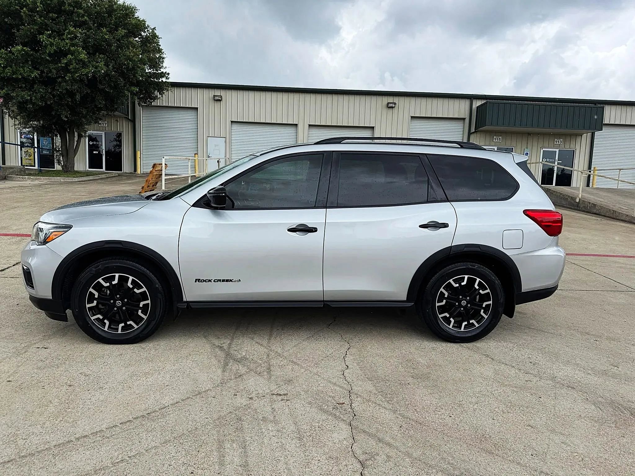 Used 2019 Nissan Pathfinder SV w/ Rock Creek Edition FWD image 6