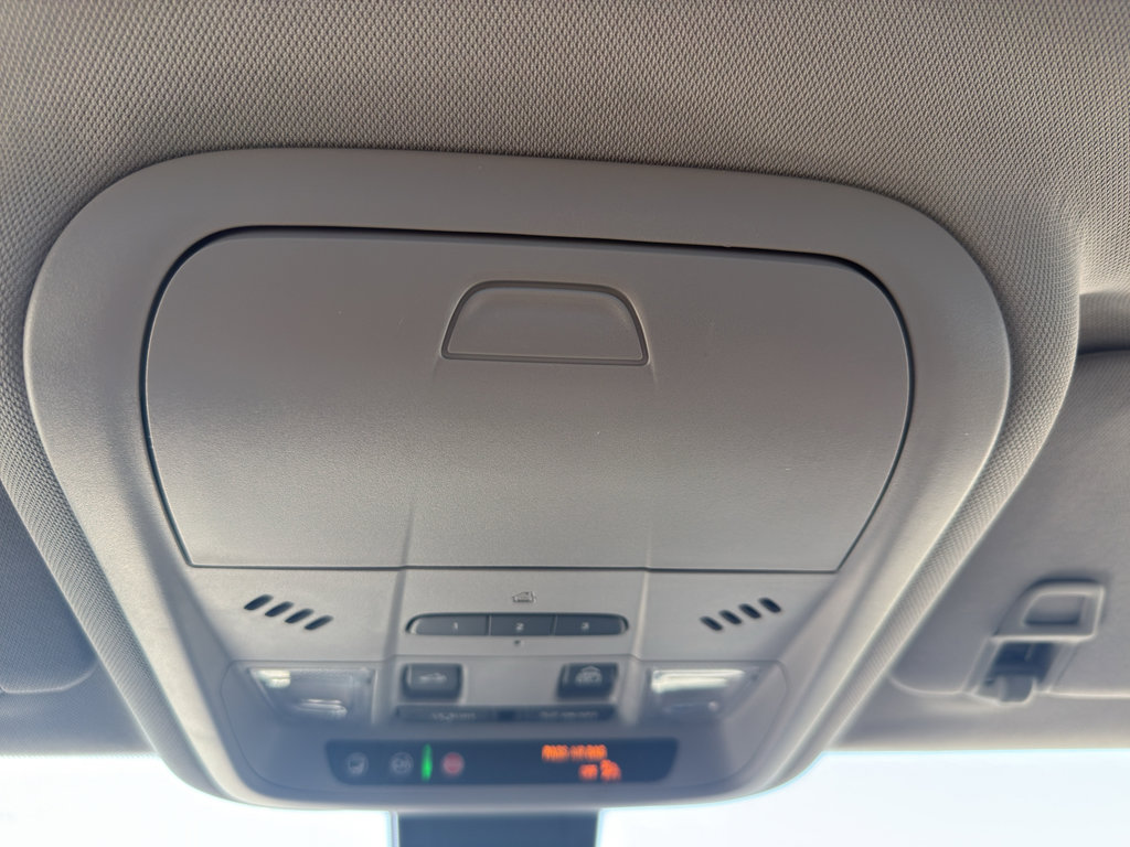 Used 2024 Chevrolet Equinox Premier AWD/4WD image 24