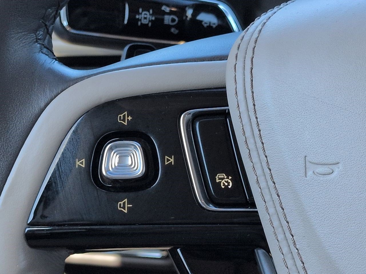 Certified 2023 Lincoln Aviator Reserve RWD image 26
