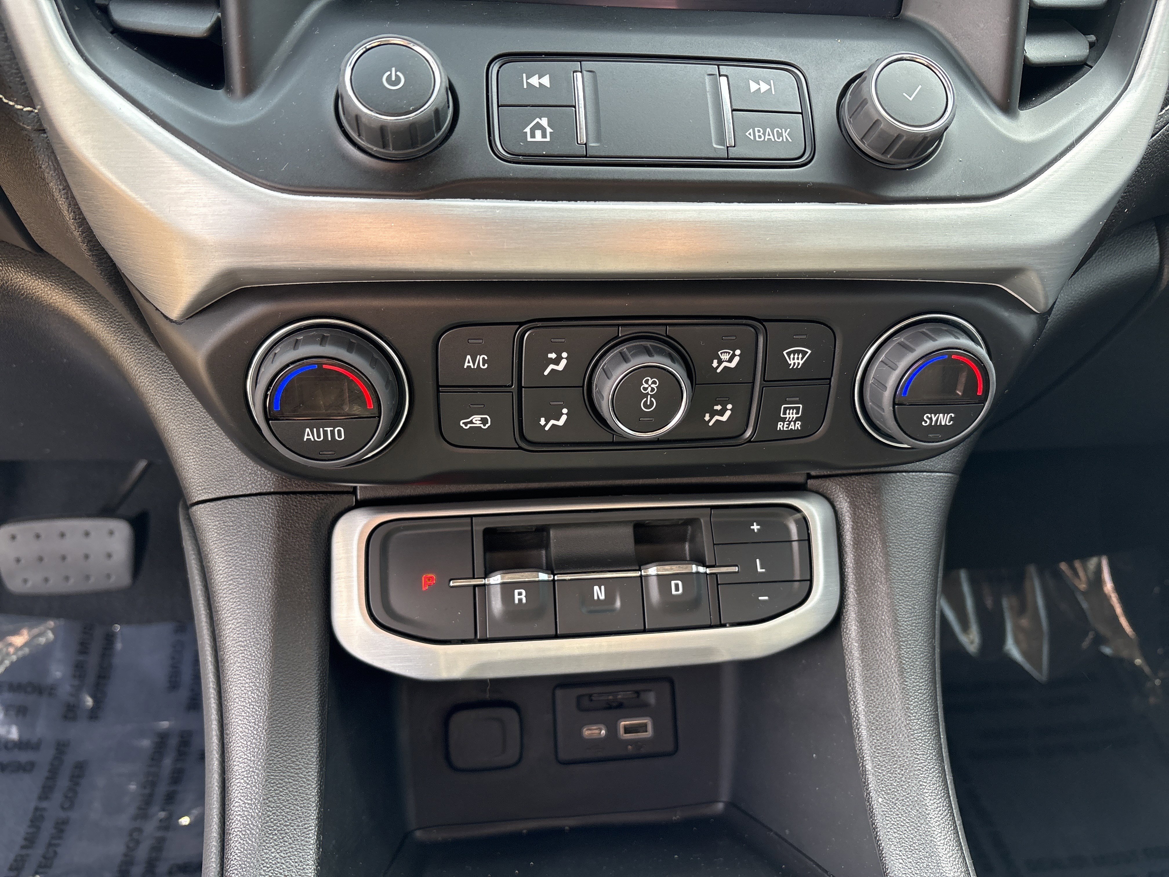 Used 2023 GMC Acadia SLT w/ Elevation Edition image 25