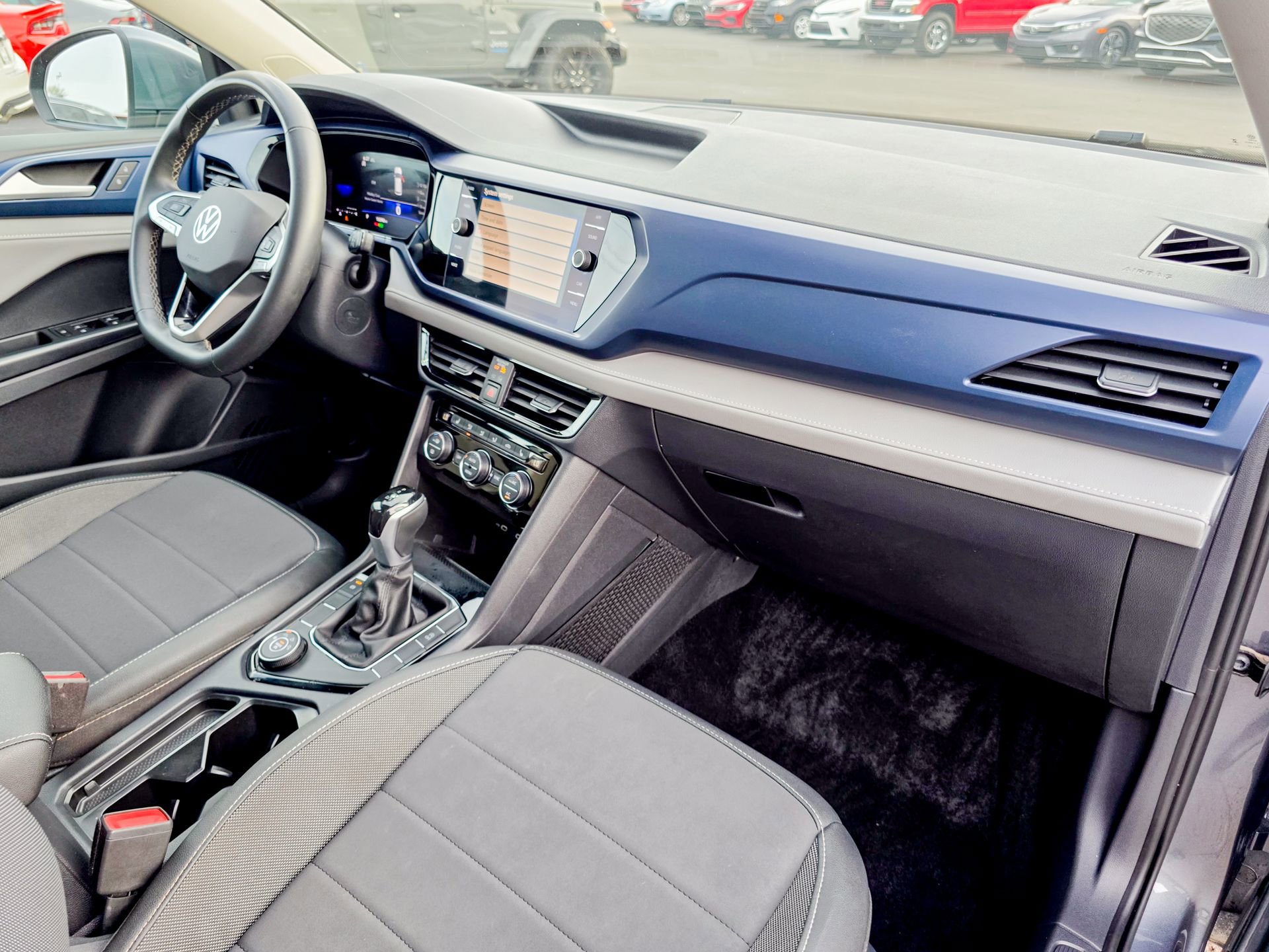 Used 2024 Volkswagen Taos SE w/ Panoramic Sunroof Package image 10