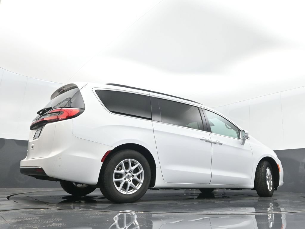 Used 2022 Chrysler Pacifica Touring-L image 31