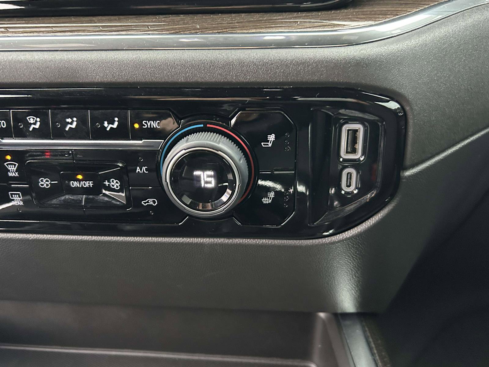 Used 2024 Chevrolet Silverado 1500 LT Trail Boss w/ LT Trail Boss Premium Package image 24