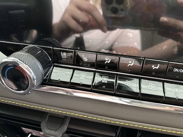 New 2025 Chevrolet Colorado ZR2 w/ Off-Road Front Bumper Package image 18