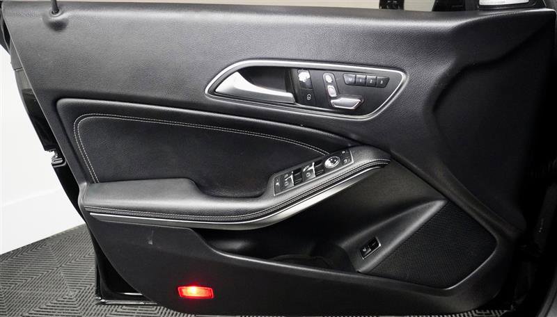 Used 2017 Mercedes-Benz CLA 250 4MATIC image 36