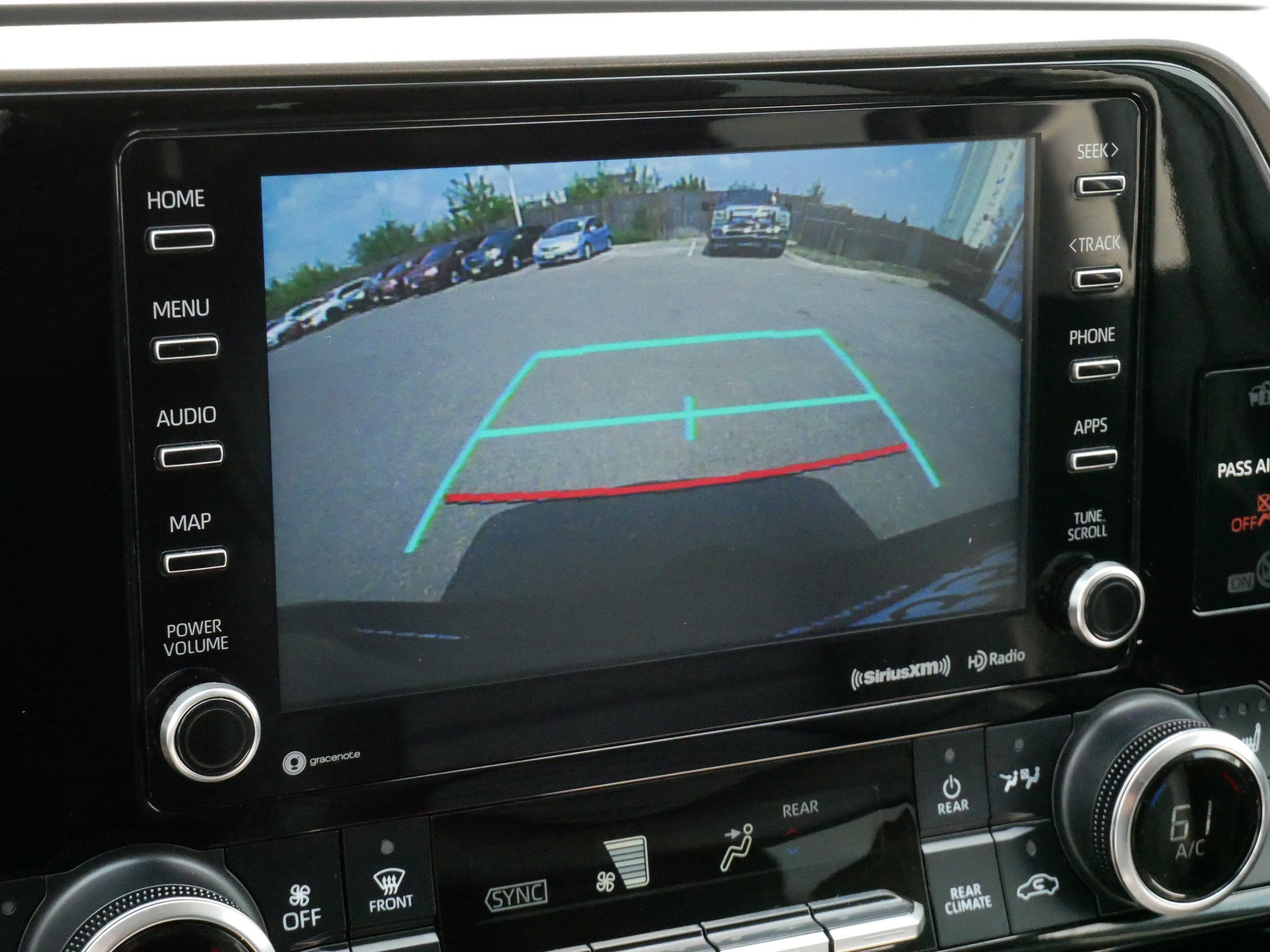 Used 2022 Toyota Highlander XLE AWD/4WD image 31