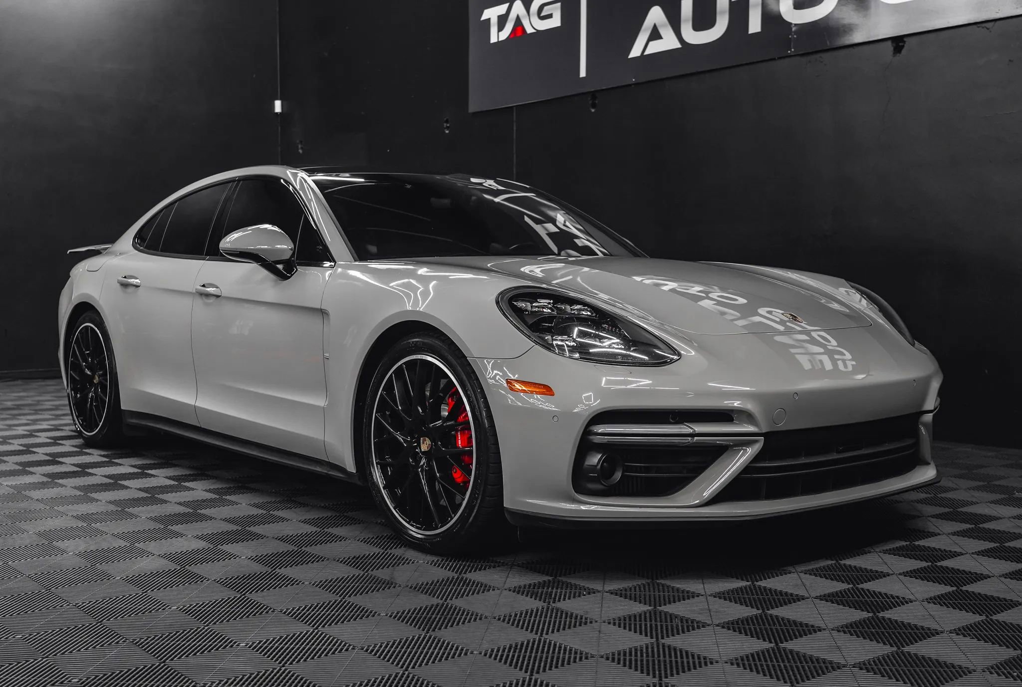 Used 2017 Porsche Panamera Turbo image 24
