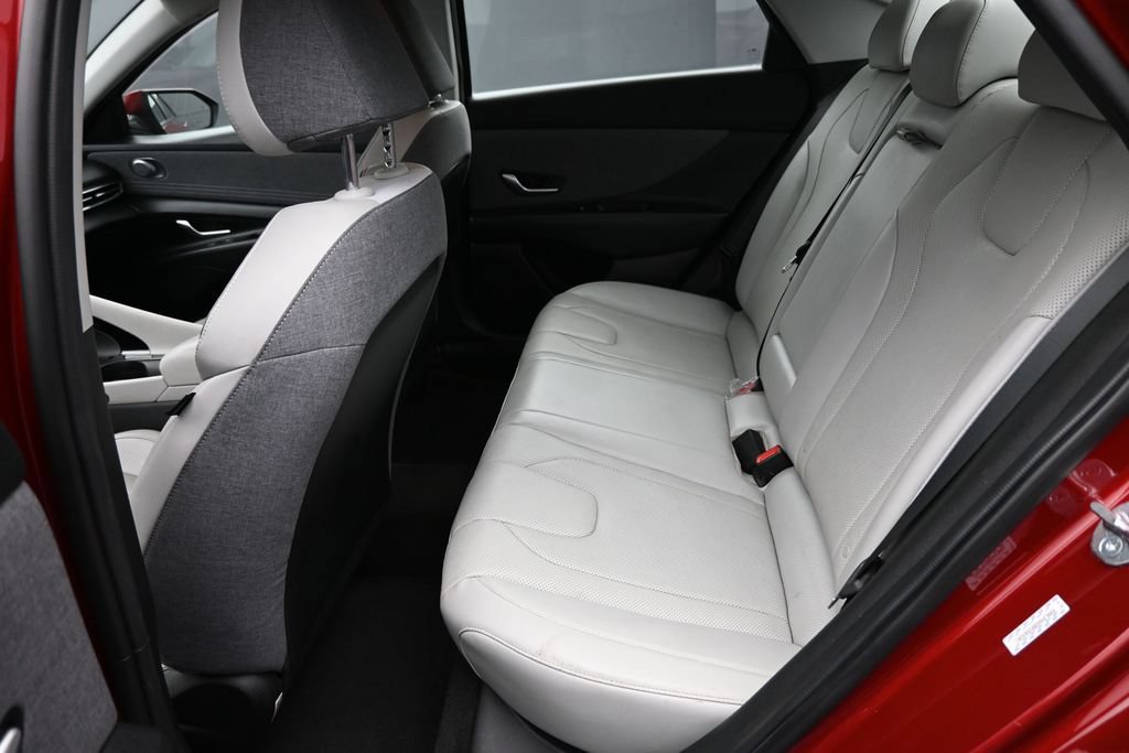Used 2023 Hyundai Elantra Limited FWD image 12