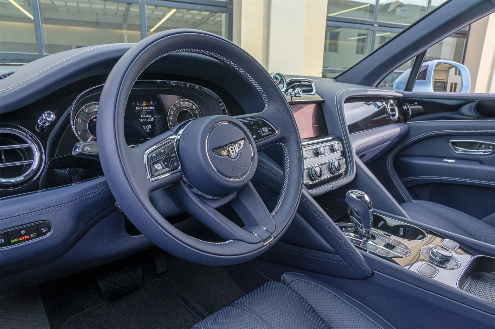 New 2025 Bentley Bentayga image 14