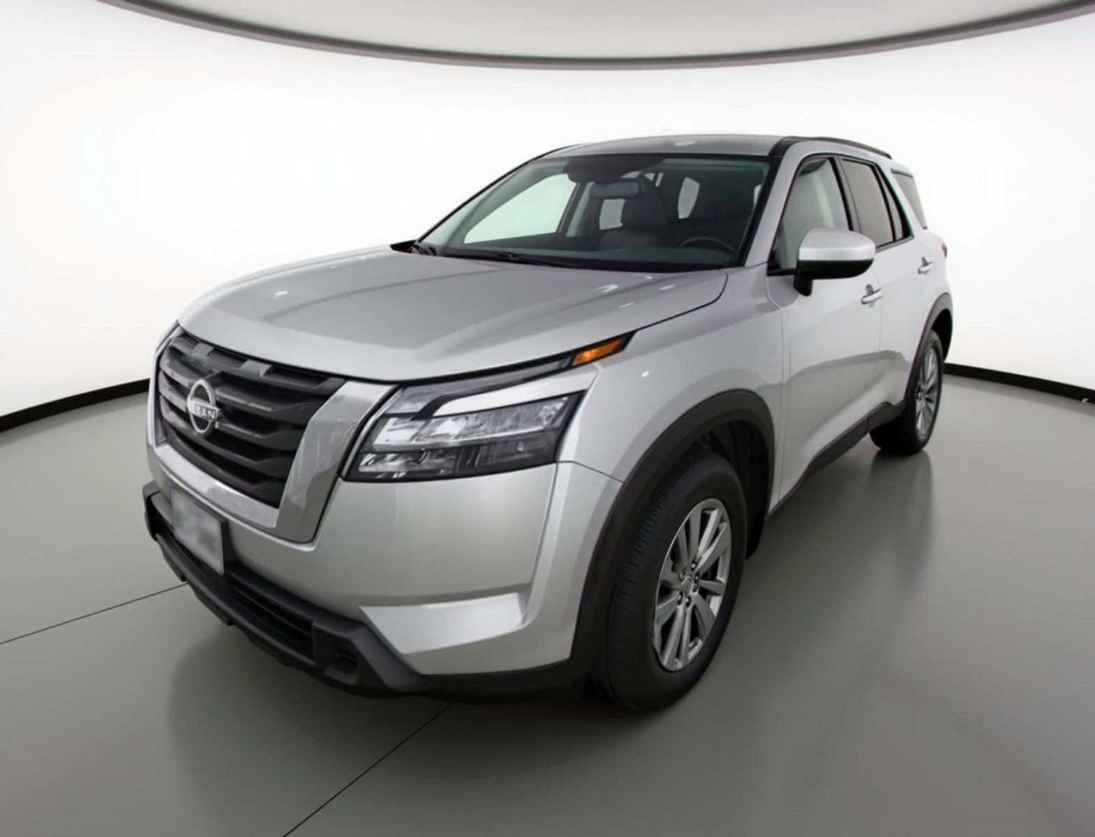 Used 2025 Nissan Pathfinder SV image 3