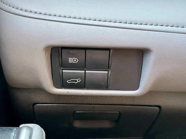 Used 2020 Toyota Highlander XLE image 37