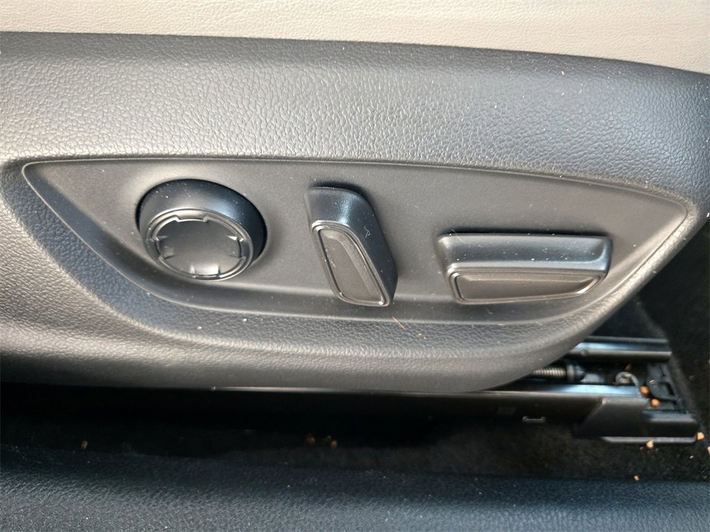 Used 2021 Toyota Avalon Limited image 28