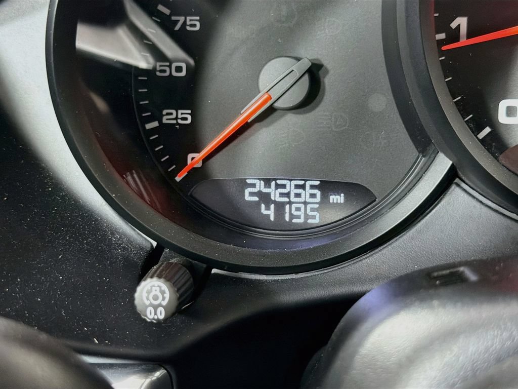 Used 2023 Porsche 718 Boxster RWD image 12