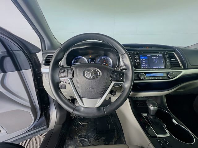 Used 2019 Toyota Highlander XLE FWD image 14