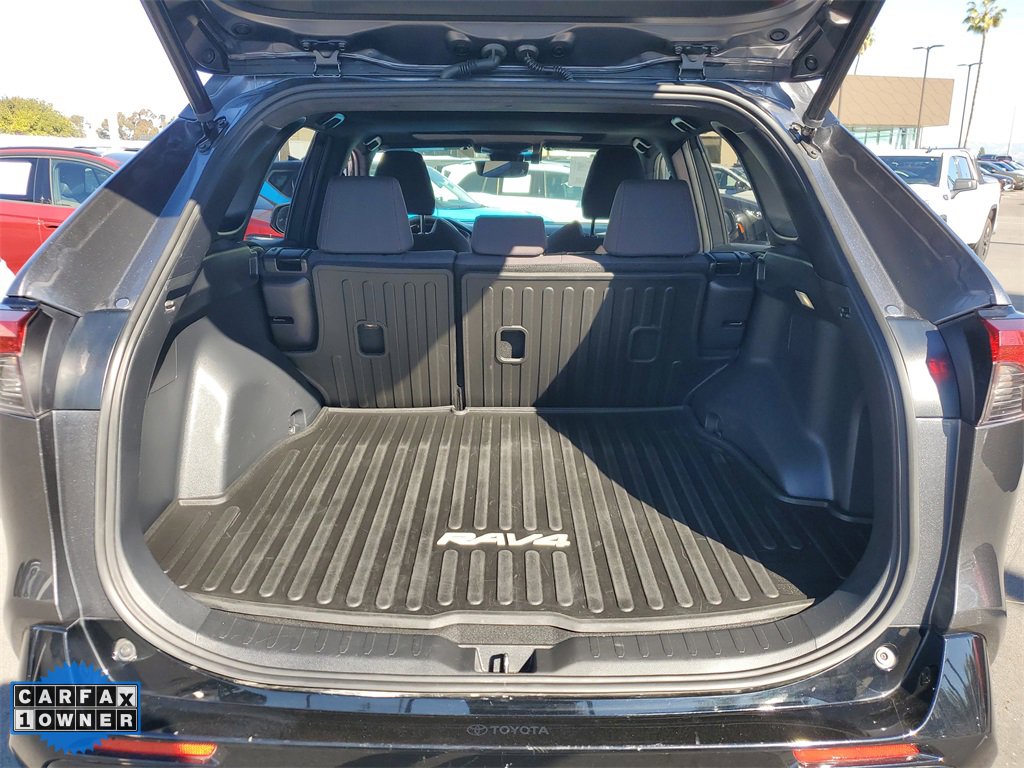 Used 2022 Toyota RAV4 SE image 9