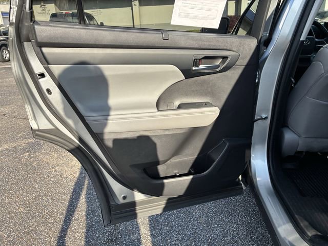 Used 2022 Toyota Highlander XLE image 28