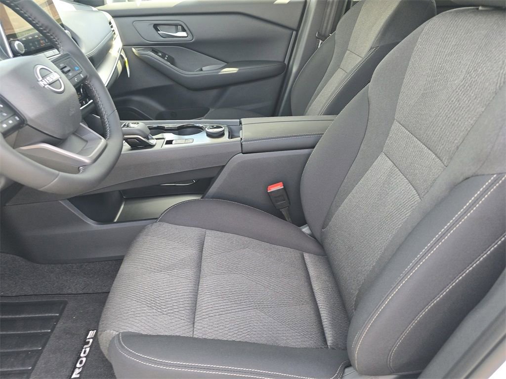New 2026 Nissan Rogue SV w/ Cold Weather Package AWD/4WD image 10
